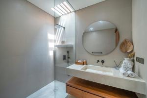 Modern 2BR Pool Villa, 5 Min to Canggu & Seminyak