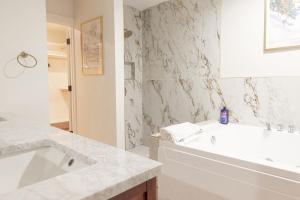 Huge Summit Park Luxury Retreat Home- 7 Bedrooms