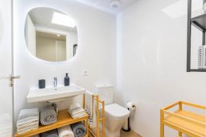 Brand new and stylish 1 bdr apt by Invalencia