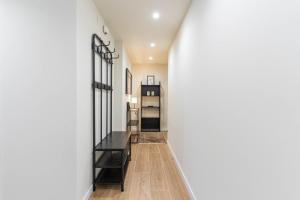 Brand new and stylish 1 bdr apt by Invalencia