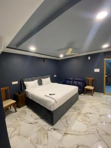 Hotel HiCity Comfort Near DLF Cyber City & AIG Hospital