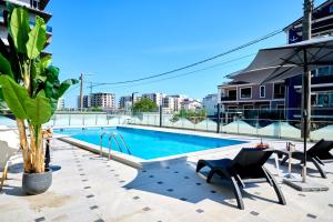 Studio Roxys Retreat in Nord10 by Alezzi - pool n playground
