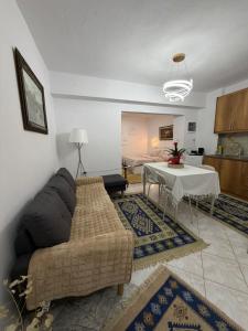 Travellers Guesthouse 2