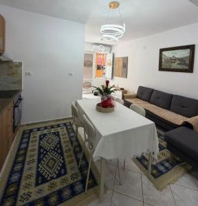 Travellers Guesthouse 2
