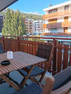 Spacious Apartment in Lens with Mountain View