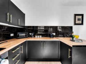 Anfield 7BR - 4 Baths - Crew Stays