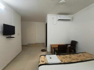 Hotel O Vineet Khand Gomti Nagar Formally Raas Inn