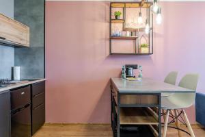 Spodek Light Apartment by BookingHost