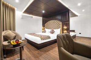 Paradise Hotels