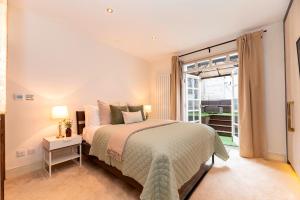 Luxury Family Home with Garden in West Kensington - 2 Mins to Tube - Pass the Keys