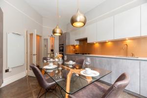 Luxury Family Home with Garden in West Kensington - 2 Mins to Tube - Pass the Keys
