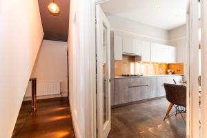 Luxury Family Home with Garden in West Kensington - 2 Mins to Tube - Pass the Keys