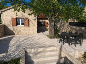 Villa Mirna, with private pool near Šibenik