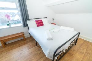 Bridgend 4BR House on Morfa St with Parking