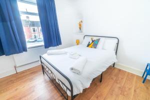 Bridgend 4BR House on Morfa St with Parking