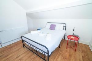 Bridgend 4BR House on Morfa St with Parking