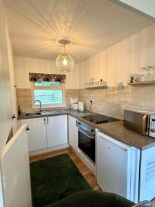 Lazy Lake Lodge, Glan Gwna, Snowdonia