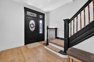 Warm & Stylish 3BR with Private Yard - Tower Grove