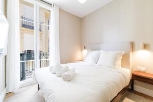 One-Bedroom Apartment in Carré DOr, 200m beach