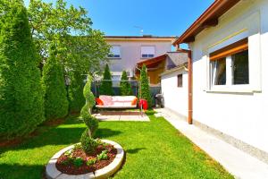 House Nicol 2426