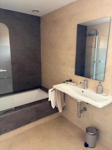 Marbella SeaView Penthouse , Terrace, Pools & Walk to the Beach