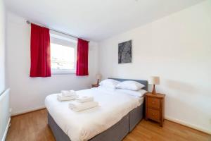 Spacious 3-Bedroom Duplex in Wimbledon with Easy Central London Access
