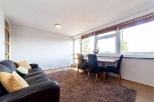 Spacious 3-Bedroom Duplex in Wimbledon with Easy Central London Access