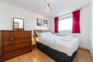 Spacious 3-Bedroom Duplex in Wimbledon with Easy Central London Access