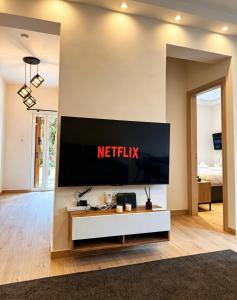 The locals Vouliagmeni square apartment