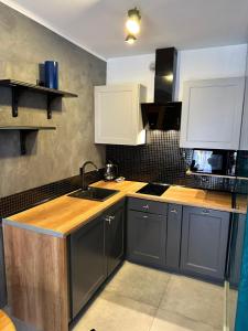 Kryształ A10, Garaż