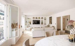 Elegant 3BR by Arc de Triomphe by Melvane Luxury
