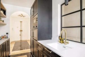 Elegant 3BR by Arc de Triomphe by Melvane Luxury
