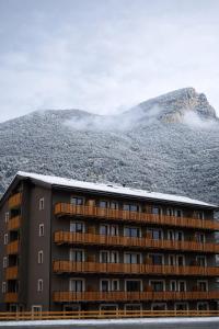 Modern Mountain Apartment a Oulx con parcheggio
