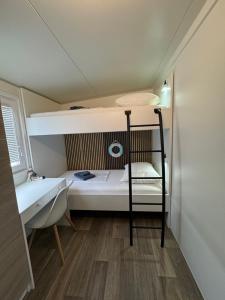 Niky House Drage