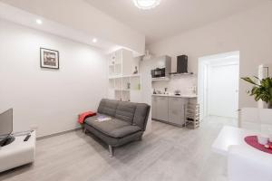 Porta Garibaldi White Flat