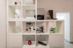 GuestHost - Porta Garibaldi White Flats