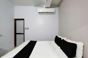 Hotel O Midnight