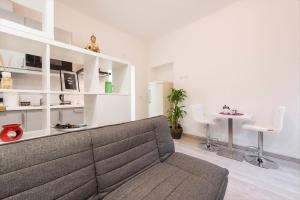 Porta Garibaldi White Flat