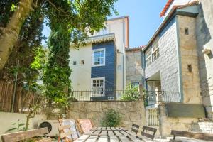 GuestReady - Historic Courtyard Townhouse
