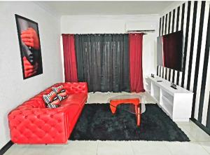 Maison Blanc et Noir Rooftop Pool Kingston 8