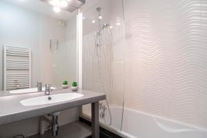 Les Thermes 402 - Appt avec piscine commune