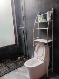 Private Room Crystal Jungle House- King Bed-Private Bathroom - Roof Top