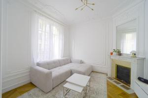 Joli appartement Tour Eiffel 2 chambres & Balcon
