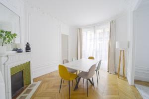 Joli appartement Tour Eiffel 2 chambres & Balcon