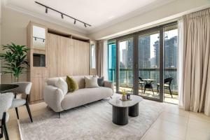 Stylish Living at 8 Boulevard Walk Downtown - 1708