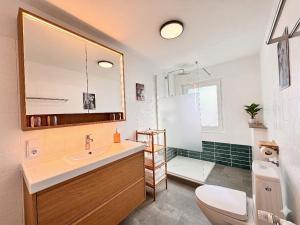 Sky Apartment Central and Quiet 4P 3 TV