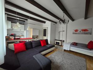 Cozy Nest Hideaway with AC near Grand Boulevard