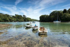 Central Falmouth Flat with Free Parking