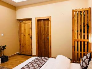 Hotel Dynasty Near IGI Airport
