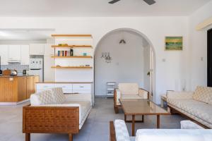 3BR Family House w Pool & Parking near Beach